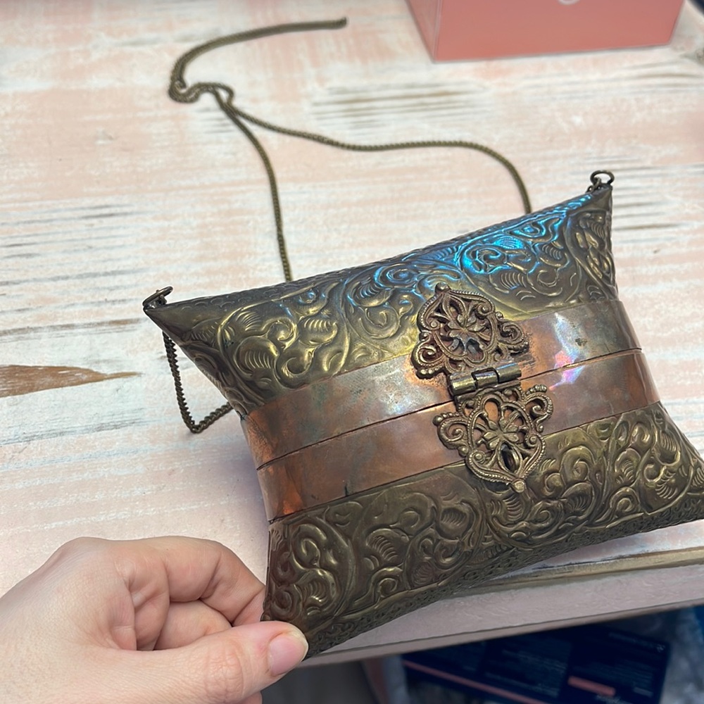 Vintage style metal crossbody